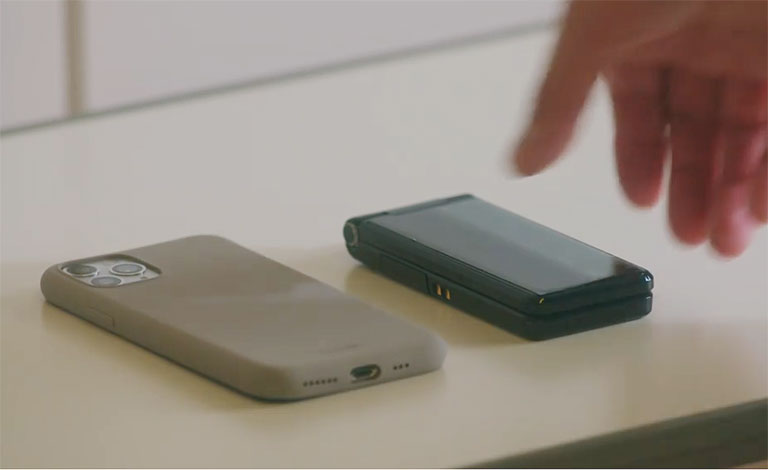 スマートフォンとガラケー携帯